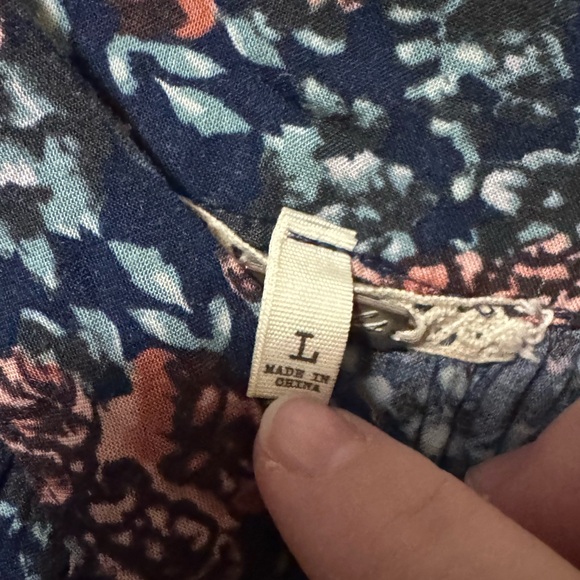 Gimmicks by BKE floral boho top Size Large - Picture 6 of 9